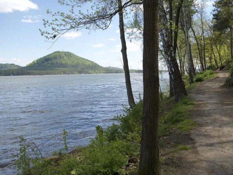 Co dělat u Máchova jezera?